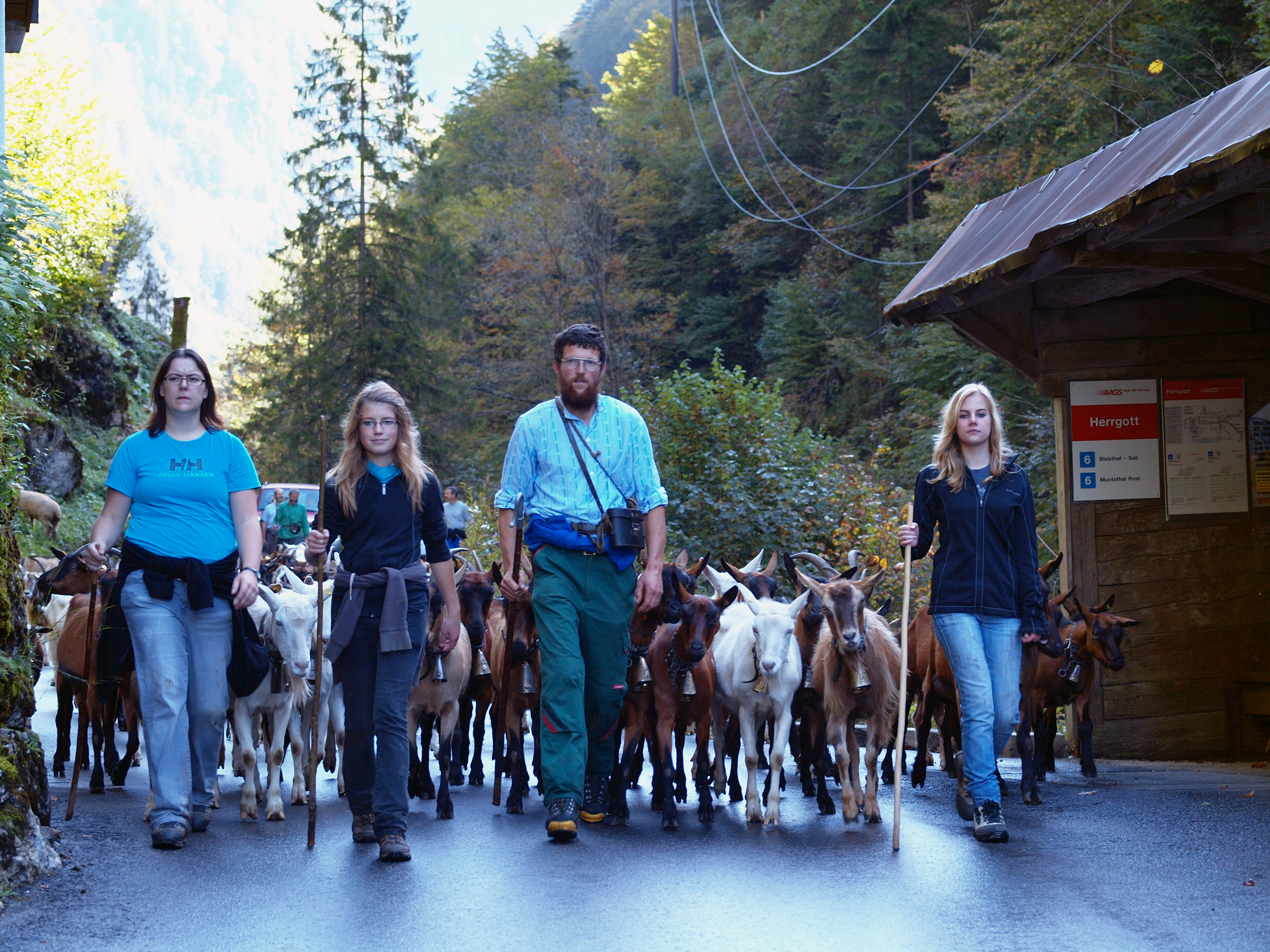 Yvonne, Laura, Erich und Jenny beim Herrgottsrank